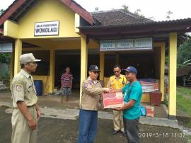 Wabup Gunungkidul Dan BPBD Salurkan Bantuan Pangan Kepada Korban Banjir